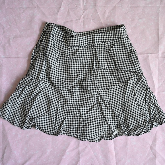 Hollister Gingham Skort – Size XS 🖤🤍 - Picture 2 of 3